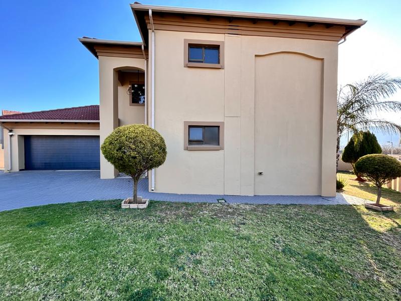To Let 4 Bedroom Property for Rent in Xanadu North West